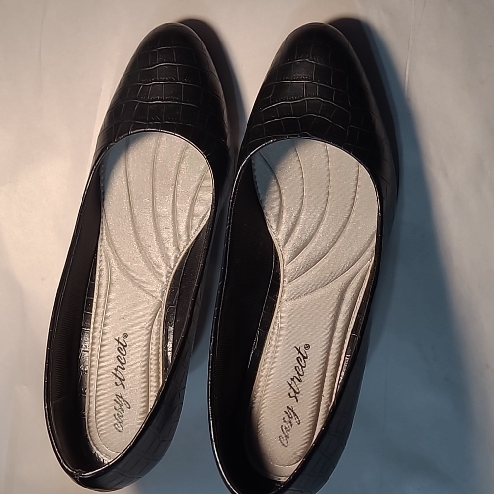 Women's Easy Street Slipon. Heels